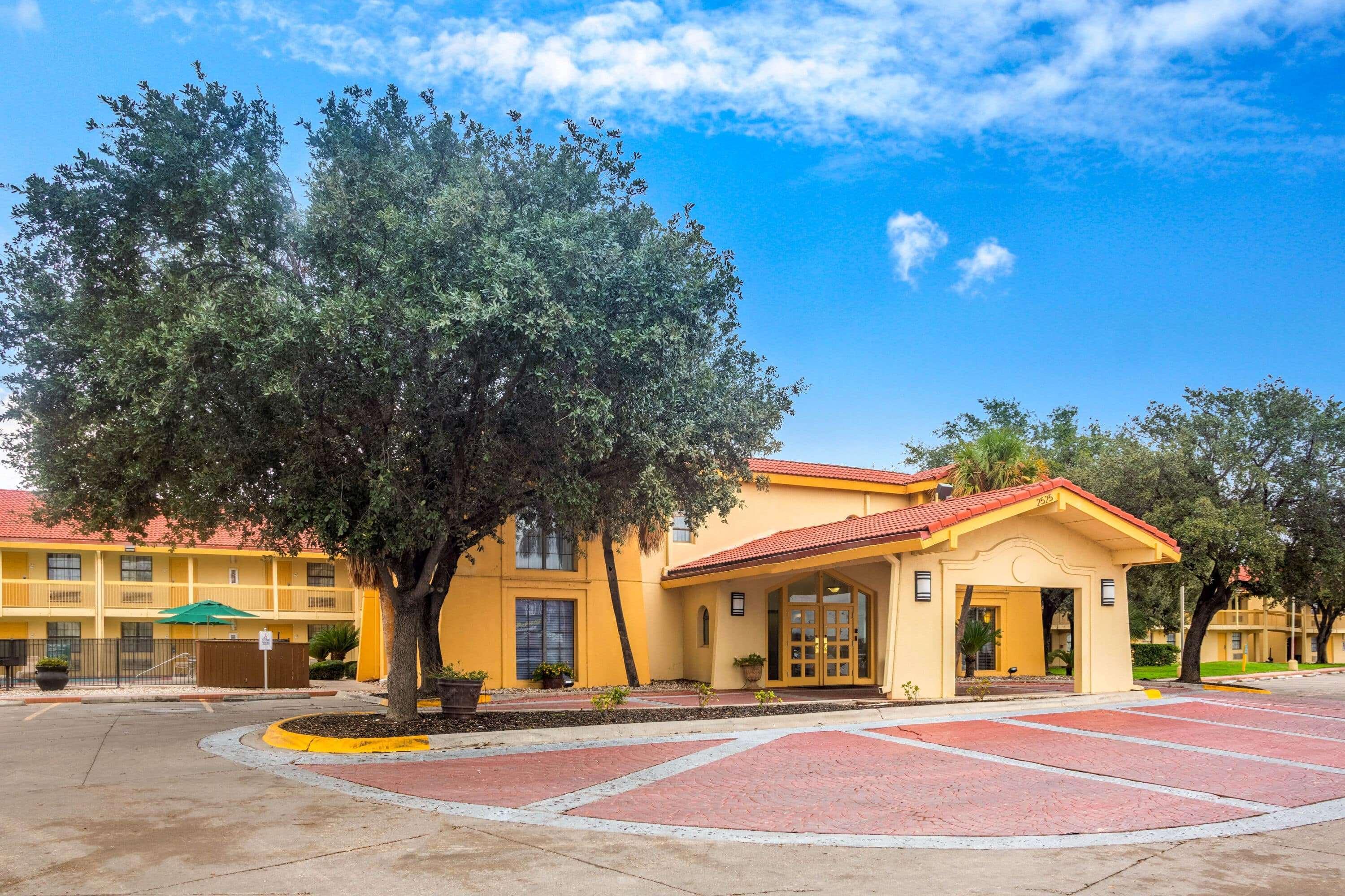 HOTEL LA QUINTA INN BY WYNDHAM EAGLE PASS, TX 3* (United States) - from C$  118 | iBOOKED